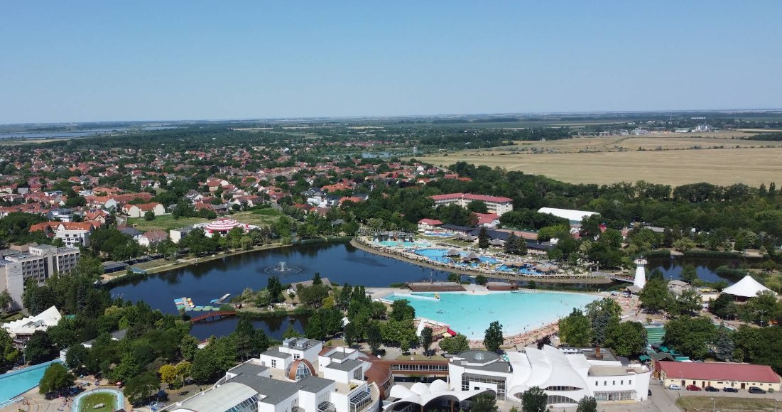 Hajdúszoboszló to jedno z najpopularniejszych uzdrowisk na Węgrzech. Co oferuje przybyłym kuracjuszom i turystom? /Google Maps, Piotr Kawalec /materiał zewnętrzny