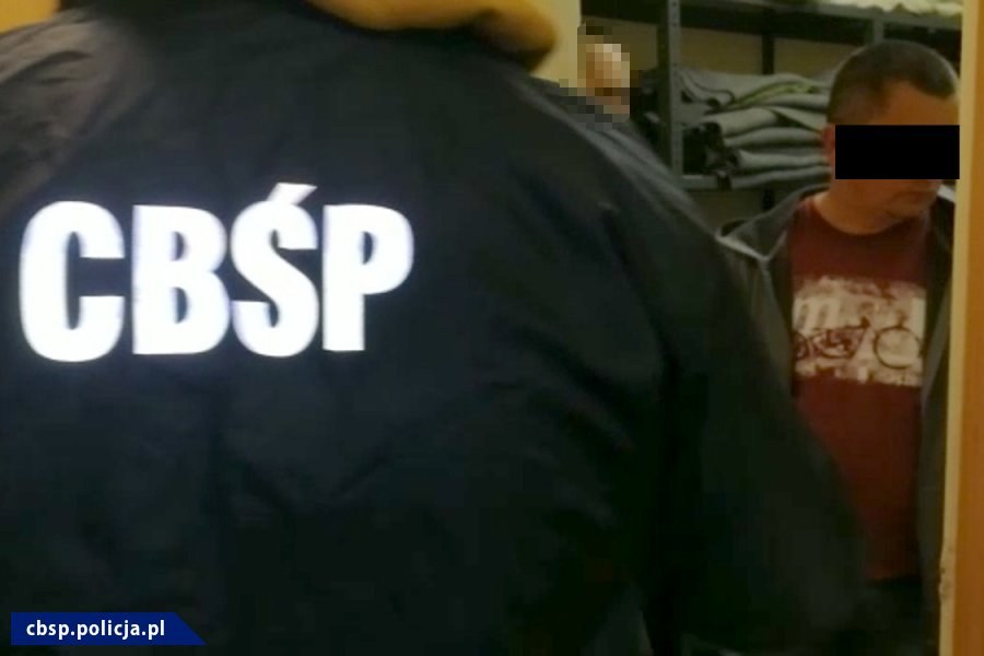 Haker czeka teraz w areszcie na ekstradycję do USA /CBŚP /