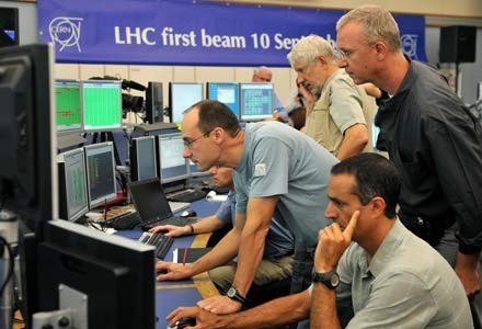 Hakerzy obnazyli słabości komputerowych zabezpieczeń CERN /AFP