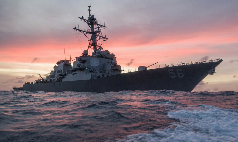 Hakerzy potrafią także zakłócić funkcjonowanie potężnych okrętów wojskowych. Na zdjęciu USS John McCain /US NAVY /East News