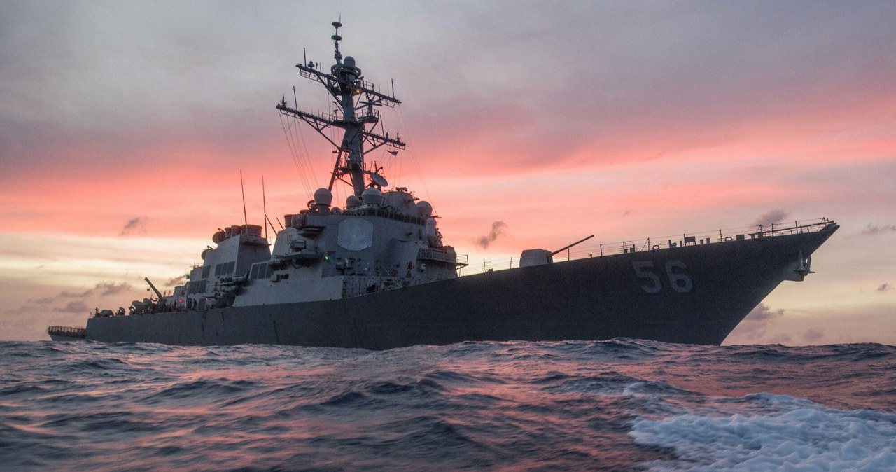 Hakerzy potrafią także zakłócić funkcjonowanie potężnych okrętów wojskowych. Na zdjęciu USS John McCain /US NAVY /East News