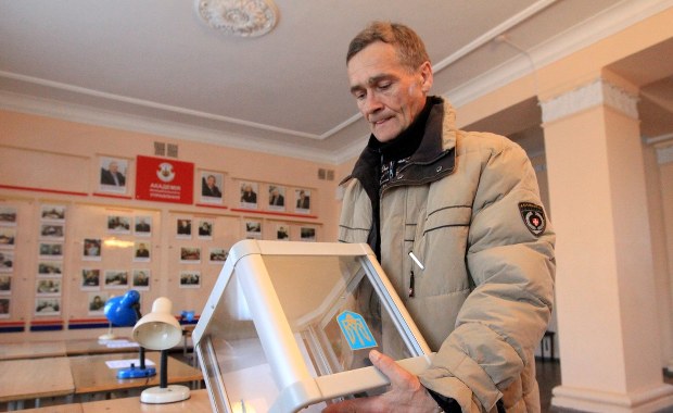 Hakerzy zaatakowali komputery komisji wyborczej na Ukrainie