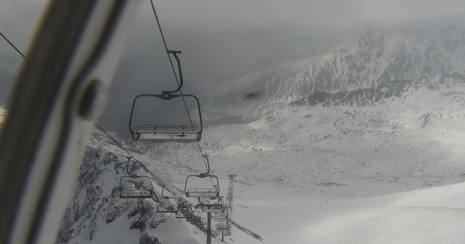 Hala Gąsienicowa w ujęciu kamery online Polskich Kolei Linowych /pkl.pl / webcamera.pl /