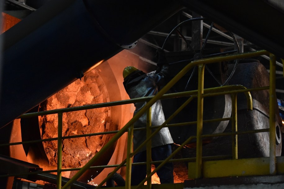 Hala odlewni krakowskiego Metalodlewu na terenie huty ArcelorMittal Poland /	Jacek Bednarczyk   /PAP