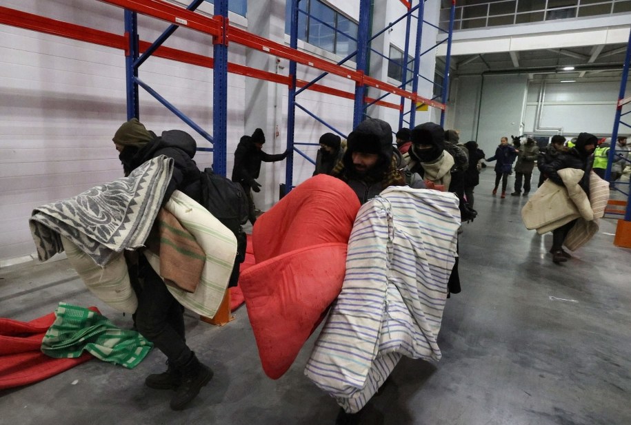 Hala, w której Białorusini umieścili kilkuset migrantów /MAXIM GUCHEK / BELTA POOL / POOL /PAP/EPA