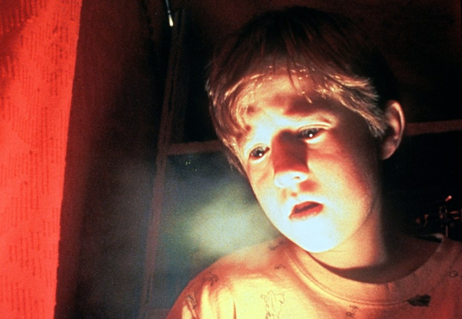 Haley Joel Osment na zdjęciu z planu "Szóstego zmysłu" /dpa-Film Constantin /PAP/DPA