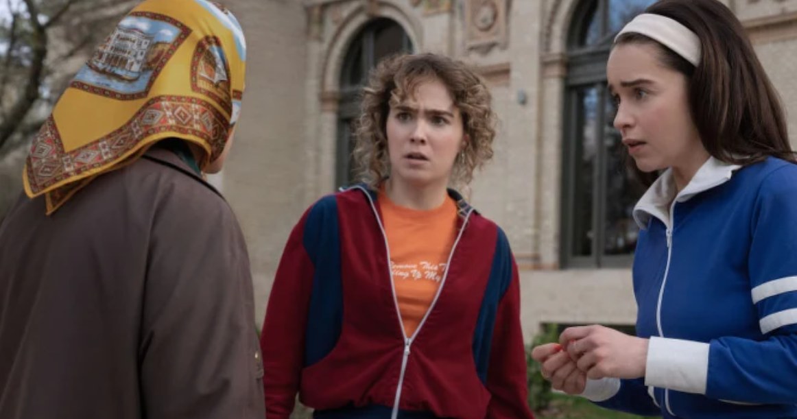 Haley Lu Richardson i Emilia Clarke w "Ponies" /materiały prasowe /materiały prasowe