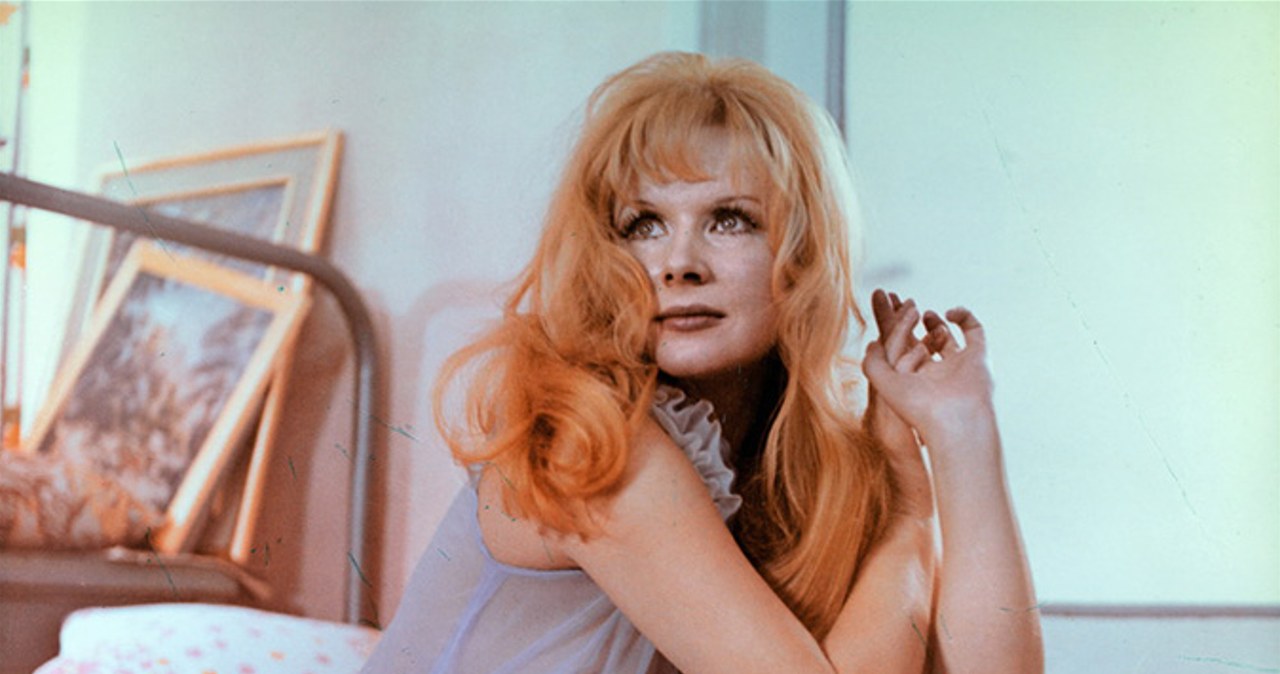 Halina Kowalska w filmie "Nie ma róży bez ognia" /screen /filmpolski.pl