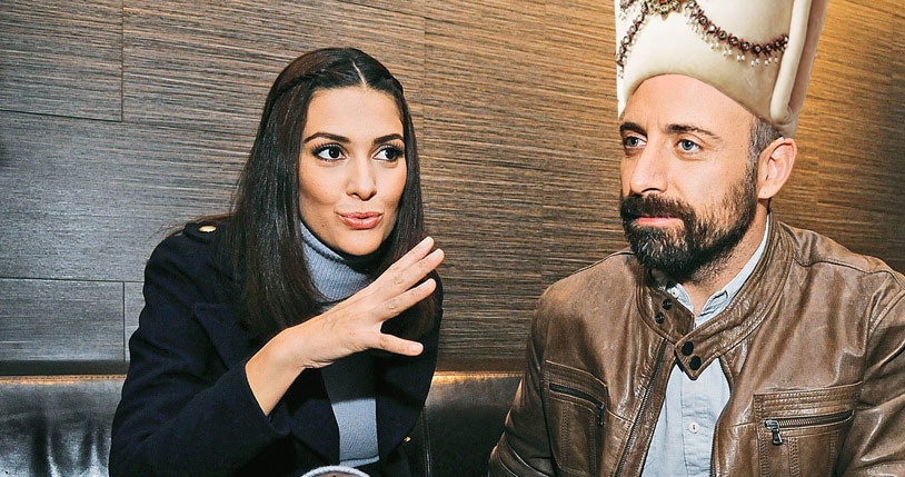 Halit Ergenc Berguzar Korel w czasie spotkania z Murbakiem Korbalim /Getty Images