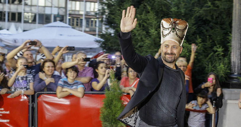 Halit Ergenc opuszcza studio telewizyjne /Getty Images