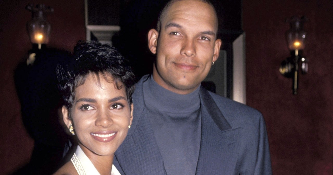 Halle Berry i David Justice w 1995 roku /Kevin Mazur /Getty Images