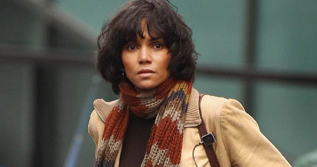 Halle Berry na planie filmu "Cloud Atlas" / fot. Jeff J Mitchell /Getty Images/Flash Press Media