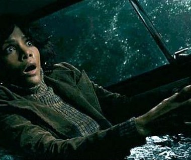 Halle Berry w scenie z filmu "Atlas chmur"