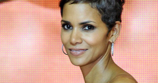 Halle Berry zaprezentowała w Warszawie "bardziej kobiecą stronę" - fot. A.Szilagyi /MWMedia