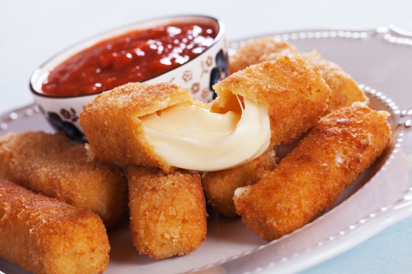 Halloumi jest zdrowszy od tradycyjnego, smażonego sera /123RF/PICSEL
