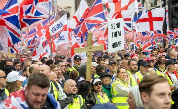 ​Halo Londyn, mówi Tarczyński. Ogromne manifestacje w stolicy Wielkiej Brytanii