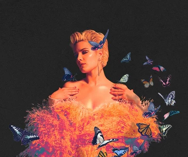 Halsey walczy do krwi w teledysku "Strangers"