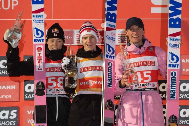 Halvor Egner Granerud na najwyższym stopniu podium w Willingen /Swen Pförtner /PAP