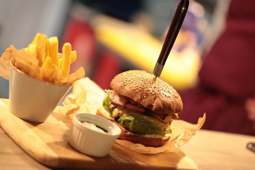 Hamburger - ile jesteś w stanie za niego zapłacić? /PIOTR JEDZURA/REPORTER /East News