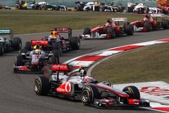 Hamilton wygrał GP Chin, przerwał zwycięską passę Vettela 
