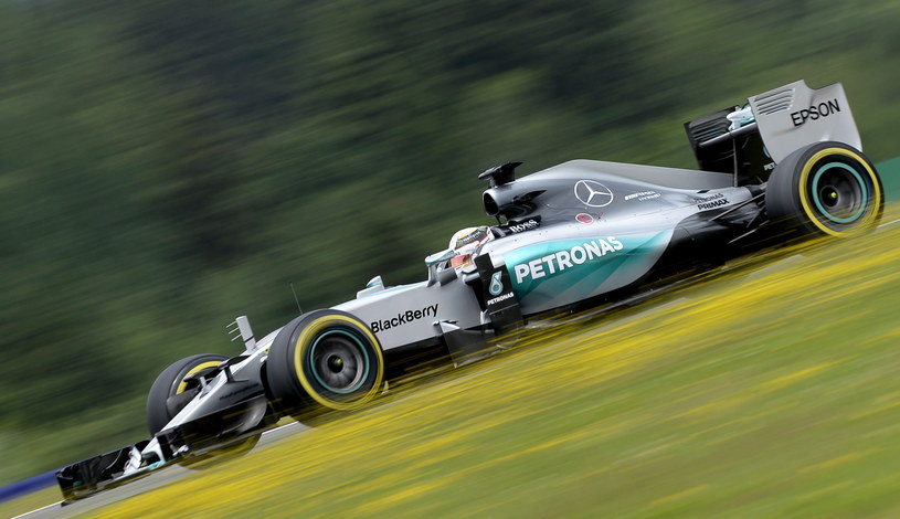 Hamilton wywalczył pole position przed GP Austrii /HANS KLAUS TECHT    /PAP/EPA