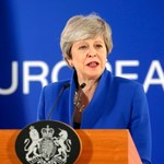 Hammond: May nie poda się do dymisji przed zakończeniem brexitu