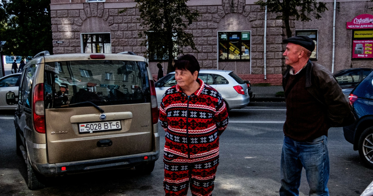 Handlarze na ulicy w Mohylewie (Białoruś). Zdj. ilustracyjne /NIKOLAY TITOV /East News