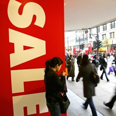 Handlowcy w USA narzekają, że ludzie kupują mniej niż w latach poprzednich /AFP
