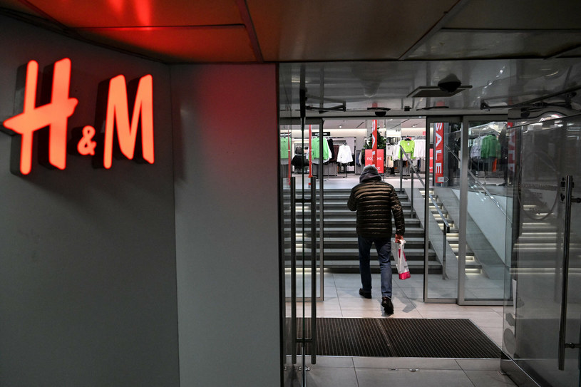 H&M kończy z darmowymi zwrotami produktów zamówionych online. Będzie jednak szereg wyjątków /KIRILL KUDRYAVTSEV/KIRILL KUDRYAVTSEV/ /East News