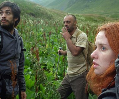 Hani Furstenberg i Gael García Bernal w scenie z filmu "Najsamotniejsza z planet"