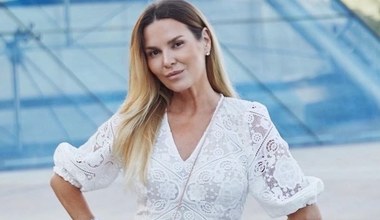 Hanna Lis pokazała, jak przygotowuje jedzenie na grilla. W tle okazały salon z kuchnią!