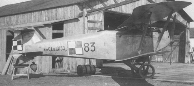 Hannover CL.II używany w 6 .Eskadrze Wywiadowczej. Lotnisko Lwów, kwiecień 1919 roku. Na samolocie tego typu dokonano pierwszego nalotu na okręty wroga /Wikimedia Commons /INTERIA.PL/materiały prasowe
