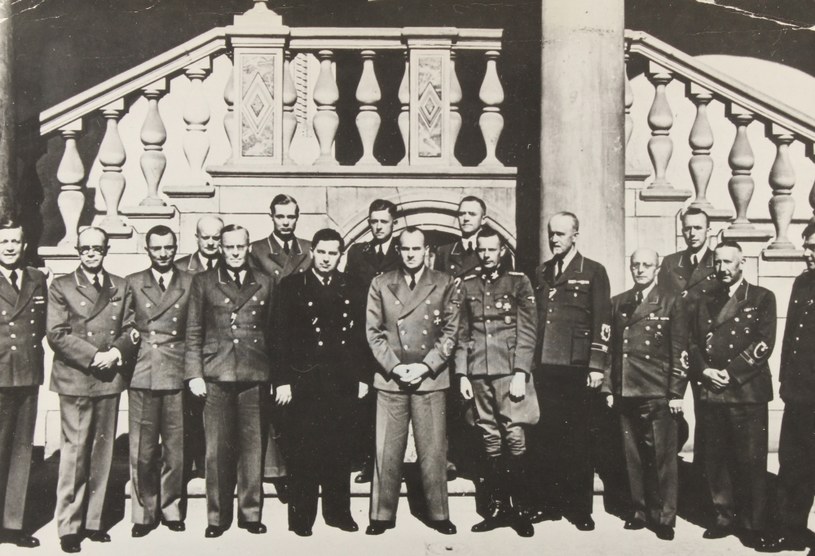 Hans Frank (w środku) zaadaptował Wawel na swoją siedzibę /Imagno /Agencja FORUM