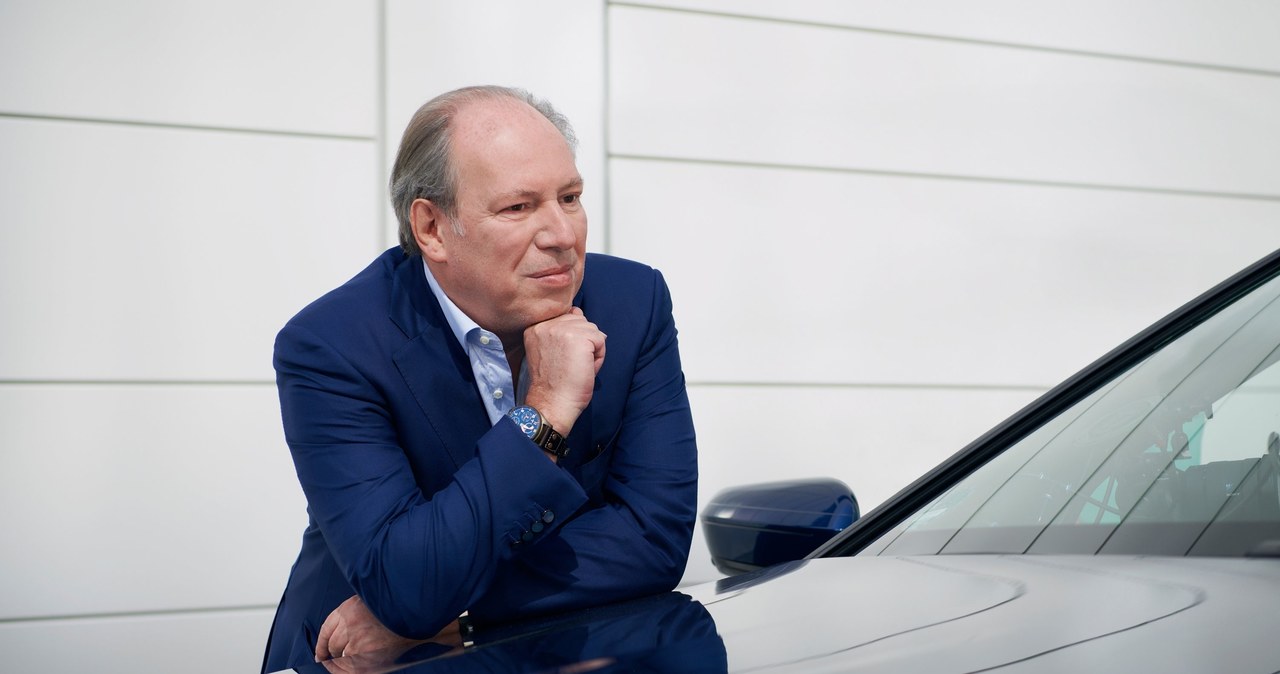 Hans ZImmer przy jednym z modeli BMW /Informacja prasowa