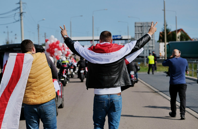Happening na polsko-białoruskiej granicy wyrażający poparcie dla protestów przeciwko reżimowi Alaksandra Łukaszenki /Bartosz Krupa /East News