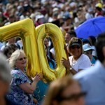 "Happy birthday, Pope Leo!". Zobacz, jak wierni zaskoczyli papieża