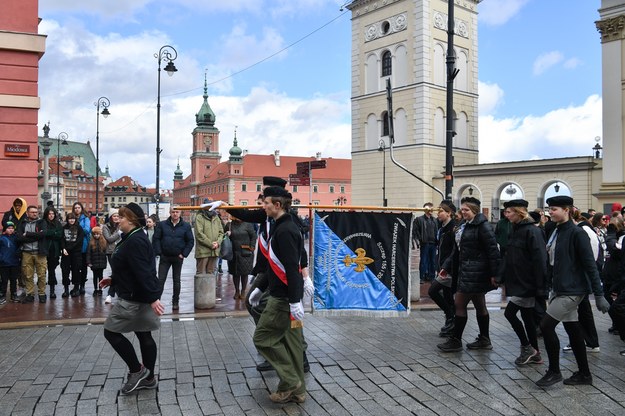 Harcerska defilada w rocznicę akcji pod Arsenałem przeszła dziś ulicami Warszawy /Andrzej Lange /PAP