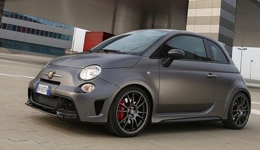 Hardkorowy Abarth 695 biposto