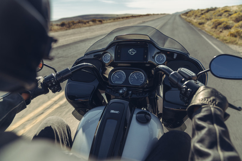 Harley-Davidson Road Glide ma rozbudowany system multimedialny /materiały prasowe