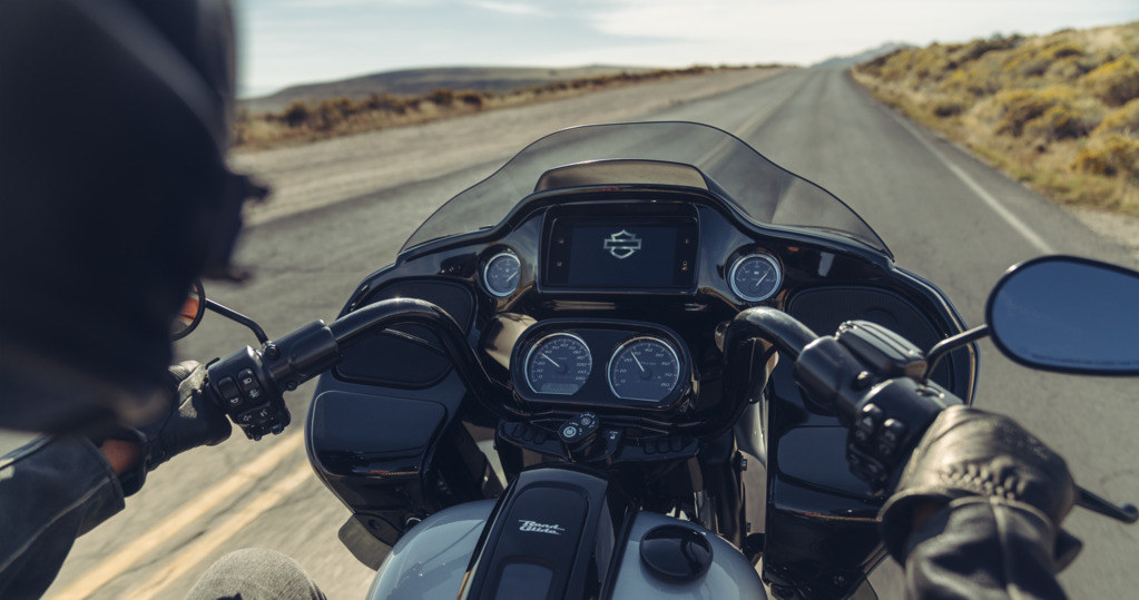 Harley-Davidson Road Glide ma rozbudowany system multimedialny /materiały prasowe