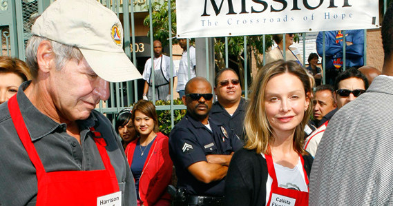 Harrison Ford i Calista Flockhart na kolacji dla bezdomnych &nbsp; /Splashnews