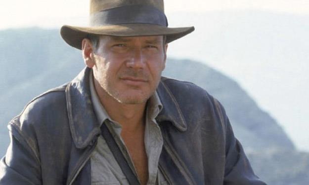 Harrison Ford jako Indiana Jones - w słynnej kurtce /materiały prasowe