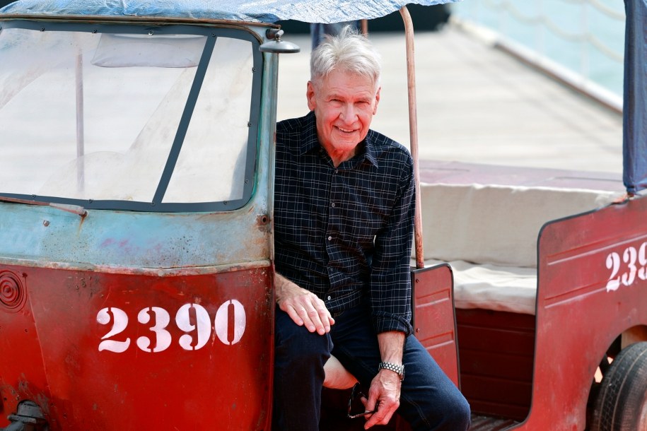Harrison Ford w czasie sesji zdjęciowej na festiwalu w Cannes /GUILLAUME HORCAJUELO  /PAP/EPA