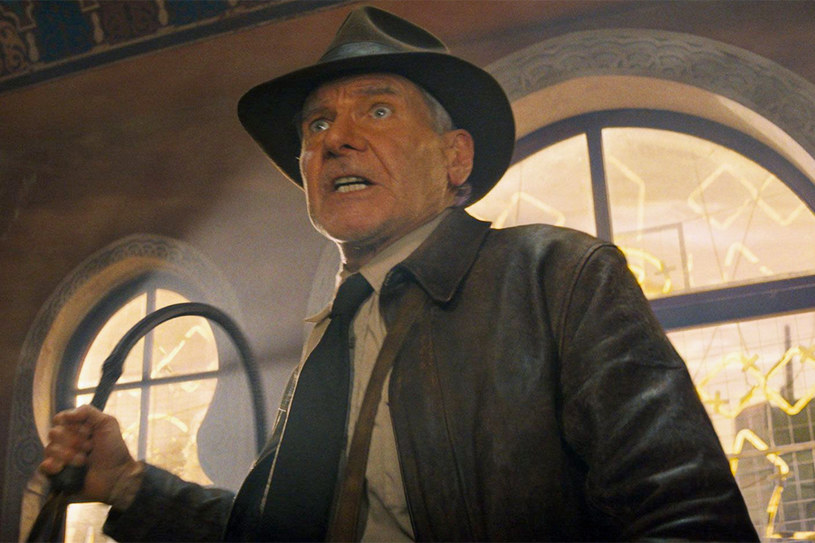 Harrison Ford w scenie z filmu "Indiana Jones i artefakt przeznaczenia" /materiały prasowe