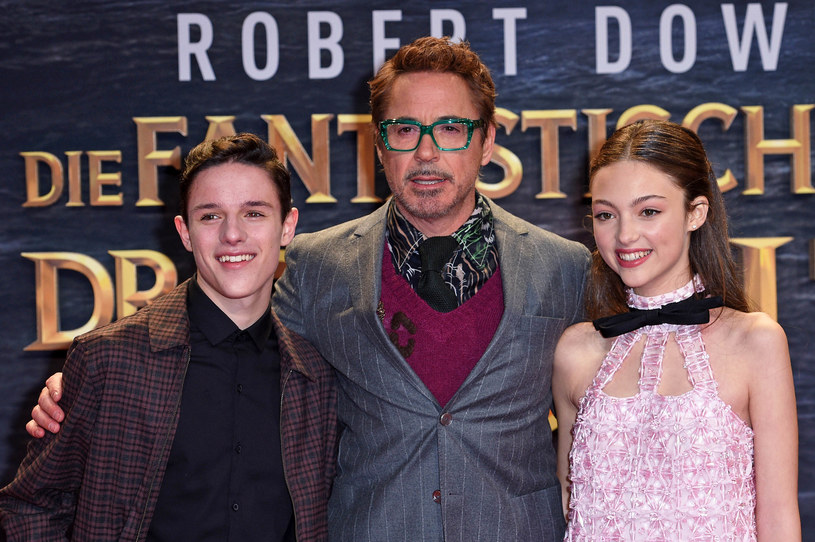 Harry Collett, Robert Downey Jr., Carmel Laniado na premierze "Dolittle" /Tristar Media/WireImage /Getty Images