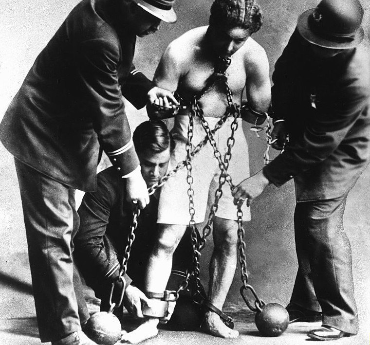 Harry Houdini, "Król kajdanek" /ullstein bild Dtl.