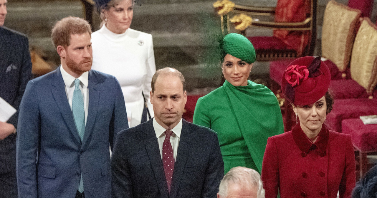 Harry i Meghan, książę Karol oraz William i Kate zostali uwiecznieni na jednym zdjęciu /POOL Mirror/Associated Press /East News