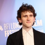 Harry Melling pozbył się łatki. Cieszy się, że mało kto go rozpoznaje