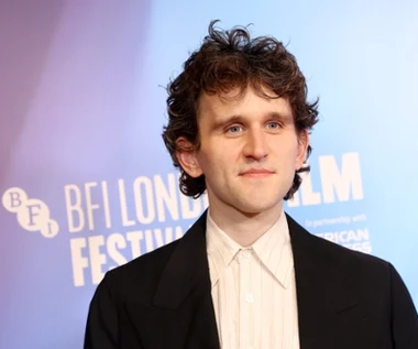 Harry Melling pozbył się łatki. Cieszy się, że mało kto go rozpoznaje