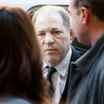 Harvey Weinstein przed sądem. "Był nie tylko tytanem w Hollywood, ale gwałcicielem"